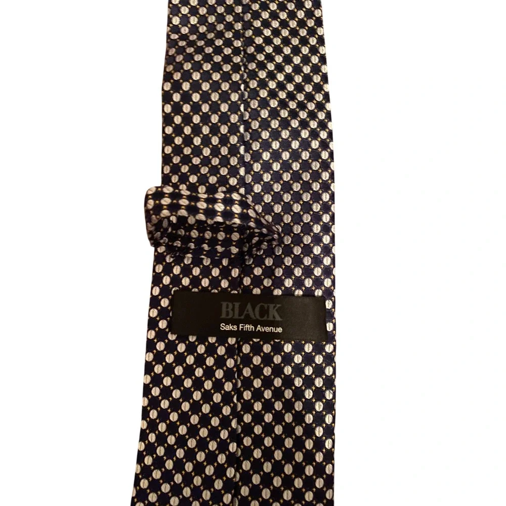 Black Saks Fifth Avenue Mens Silk Tie Navy Geometric Circle Pattern 100% Silk